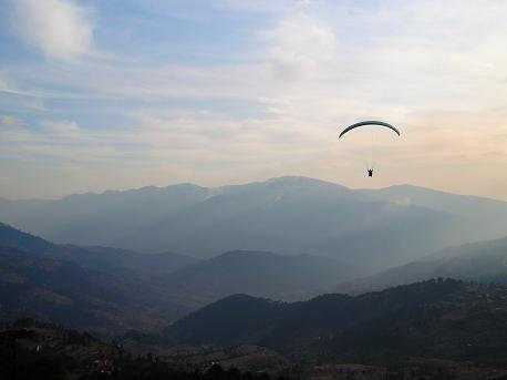Paragliding_at_Patnitop